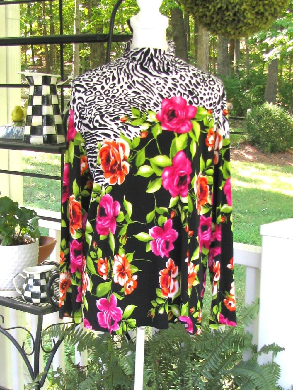 Susan Graver liquid knit floral animal print turtleneck top shirt Large blouse